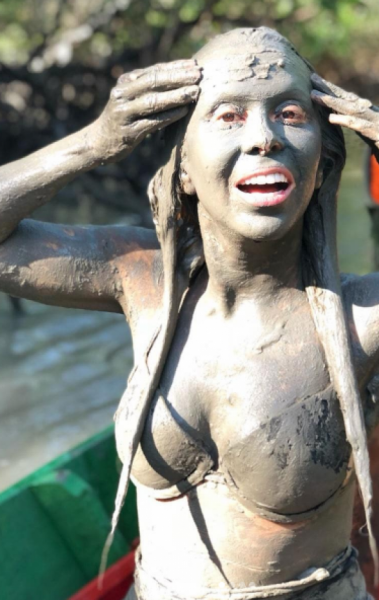 Joelma no banho de lama  - Reprodução Instagram 