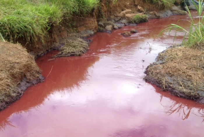 La lista de dos fugas del Minas-Río en marzo de este año en Santo Antônio do Grama, en la zona de la mata.  Uno de los incidentes alcanzó dos ríos en la región y perjudicó el abastecimiento de agua en la ciudad
