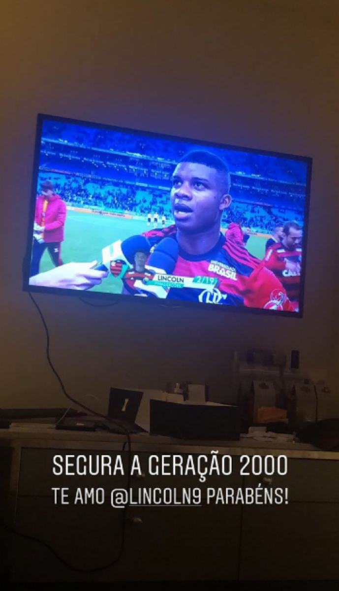 Vinicius Junior parabeniza Lincoln por gol decisivo em partida do Flamengo contra o Grêmio
