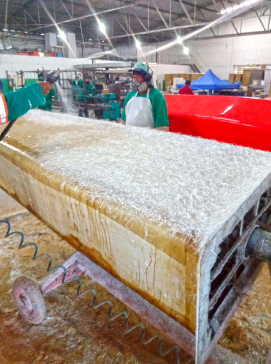 Recicladas, garrafas PETs foram transformadas em matéria prima para os novos jazigos do Cemitério da Penitência