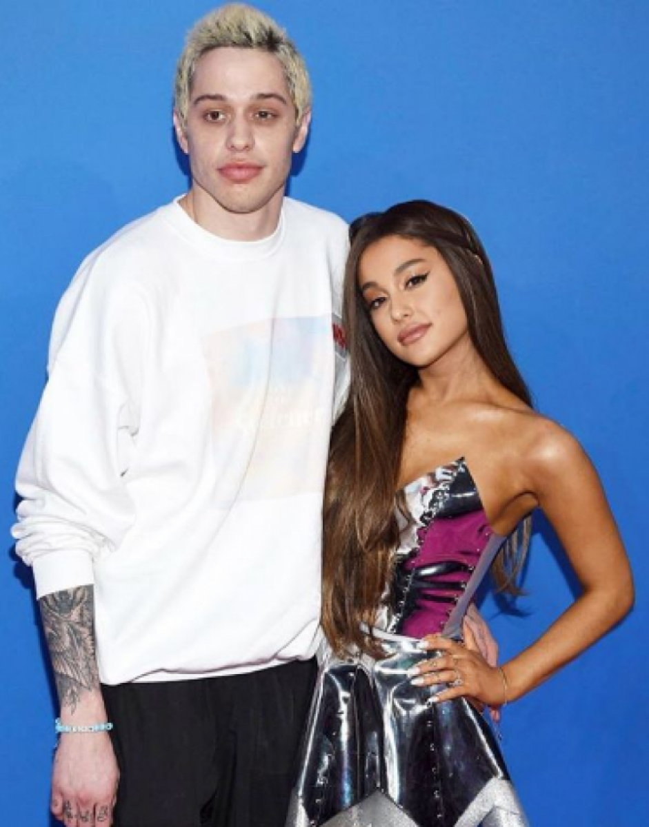Pete Davidson e Ariana Grande em foto anitiga - Reprodução da internet