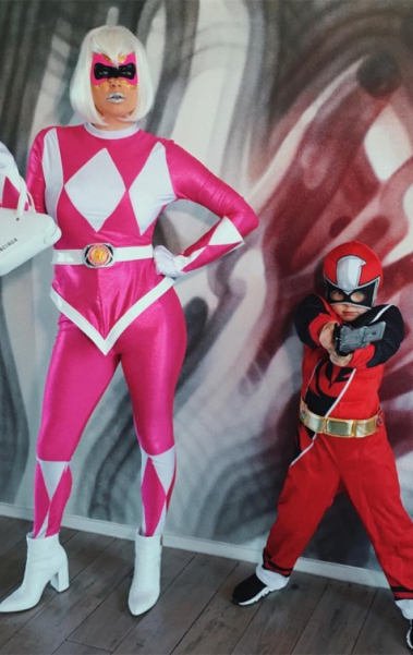 Fergie e o filho se fantasiaram de Power Rangers