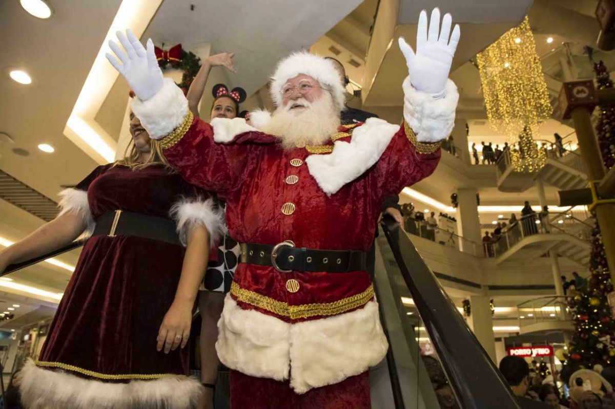 Chegada do Papai Noel movimenta shoppings de SG e Niterói