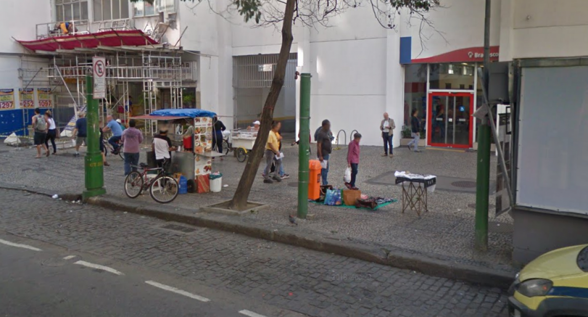 Homem faz disparos contra camelô em Vila Isabel - Reprodução / GoogleMaps