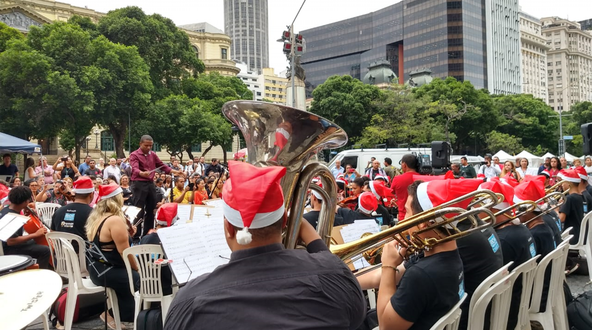 Concerto de Natal emociona Cinelândia
