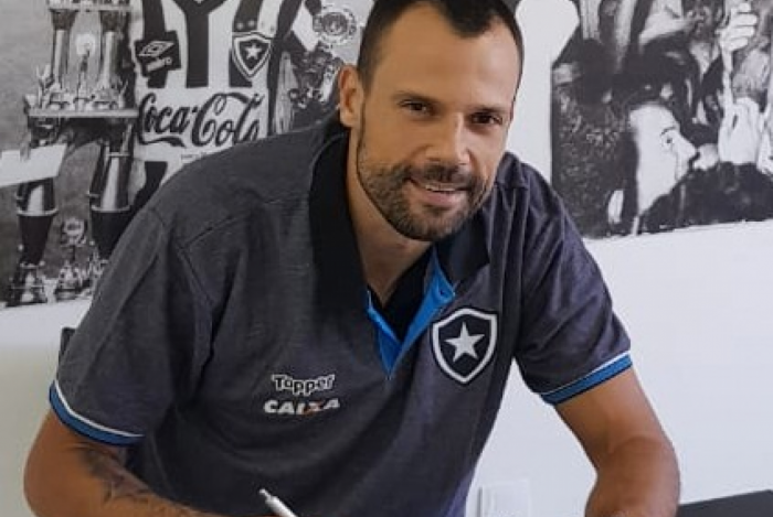 Diego Cavalieri assina com o Botafogo