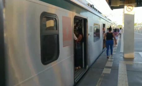 Tiroteio em Vigário Geral interrompe circulação de trens da SuperVia