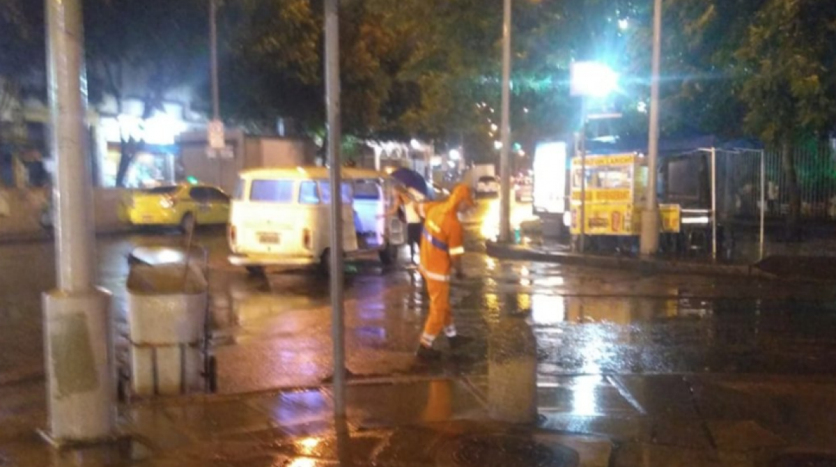 Bolsão na região da Rua do Catete com a Rua Silveira Martins