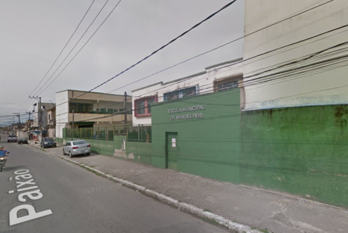 Homem invade escola em Mesquita