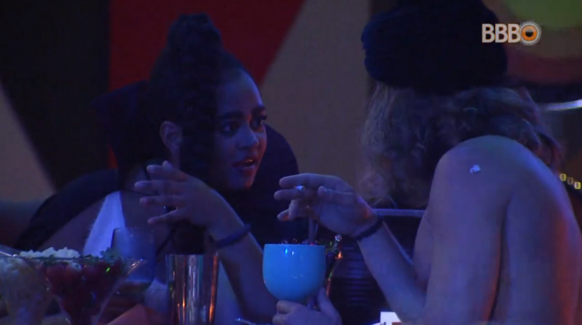 Alberto conversa com Rízia sobre beijo: 'bom, mas você é minha amiga' - Reprodução / TV Globo