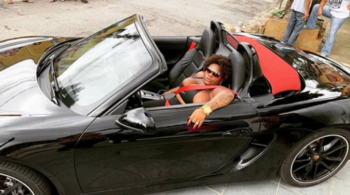 Jojo Todynho posta foto em carro conversível e tira onda - Reprodução