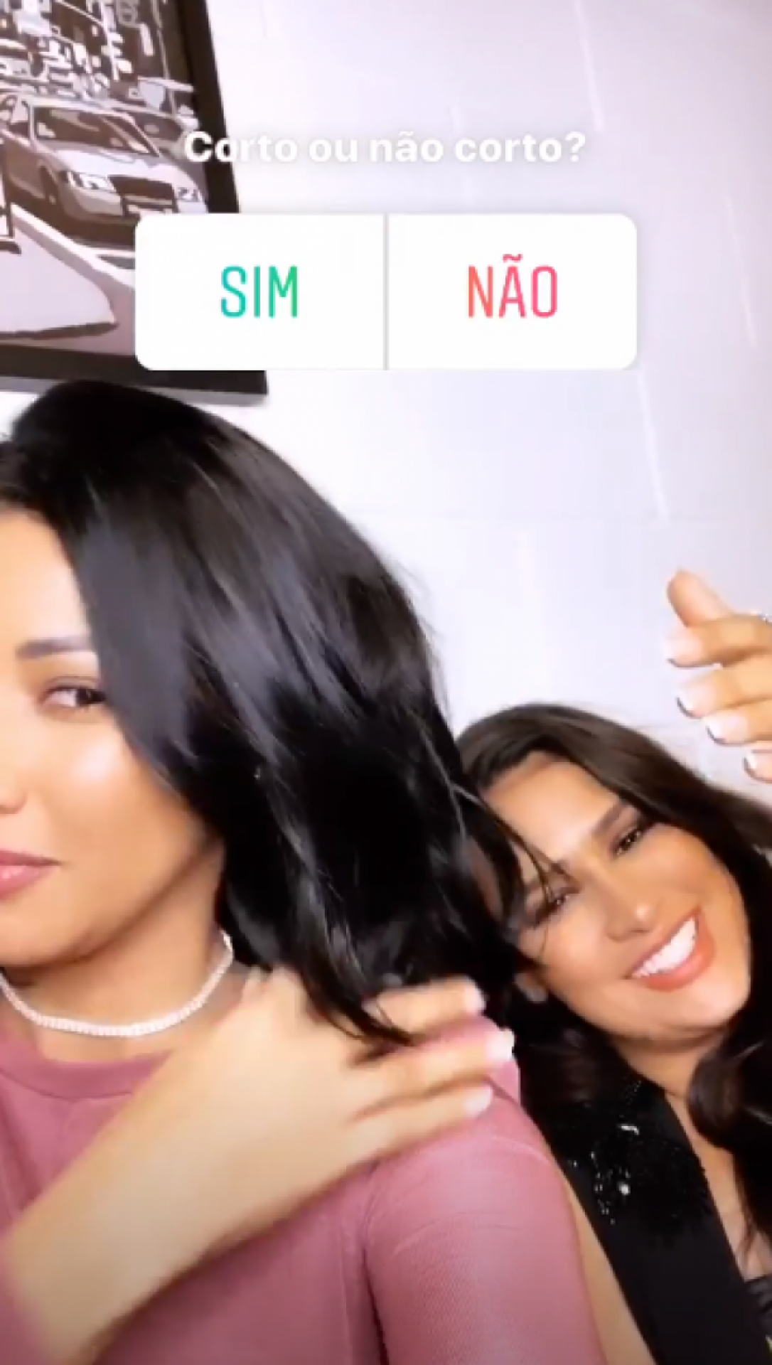 Cantora publicou enquete nas redes sociais