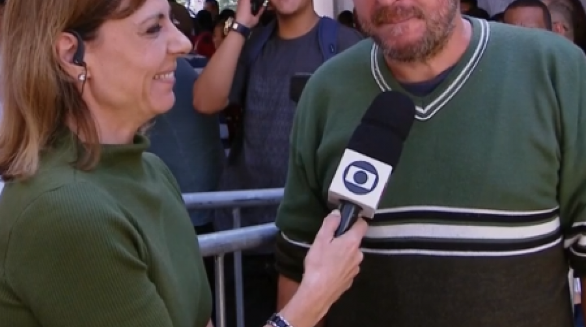 Ana Maria Braga convida homem que estava na fila de emprego para cozinhas no 'Mais Você' - Reprodução / TV Globo