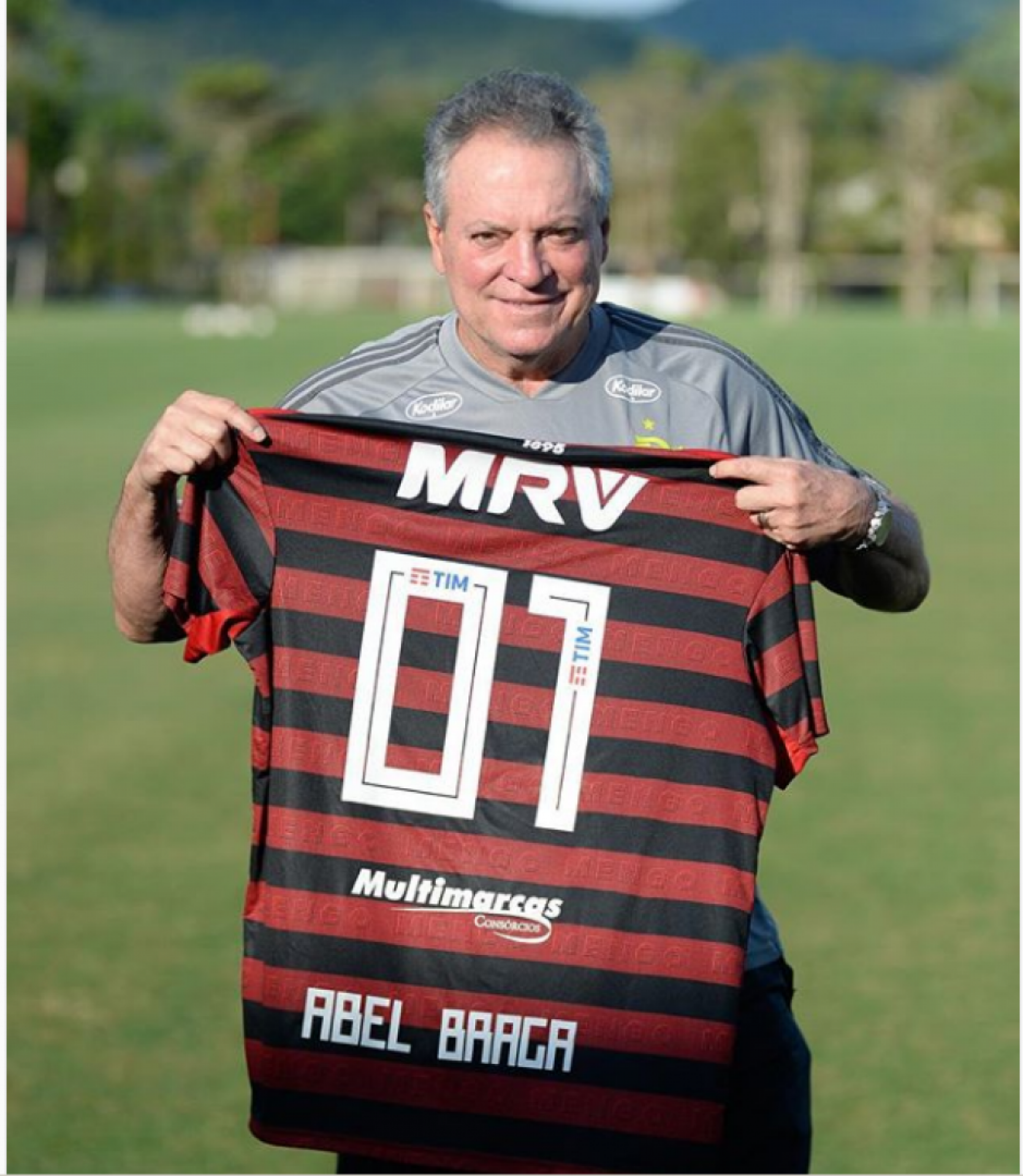 Abel Braga se emocionou com a homenagem de seus jogadores 