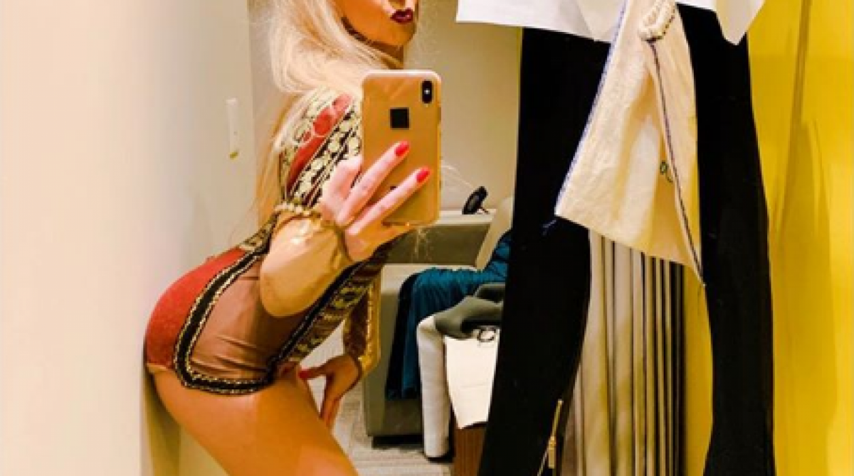 Dani Winits interpretou m&uacute;sica de Valesca Popozuda em 'Show dos Famosos' no Doming&atilde;o