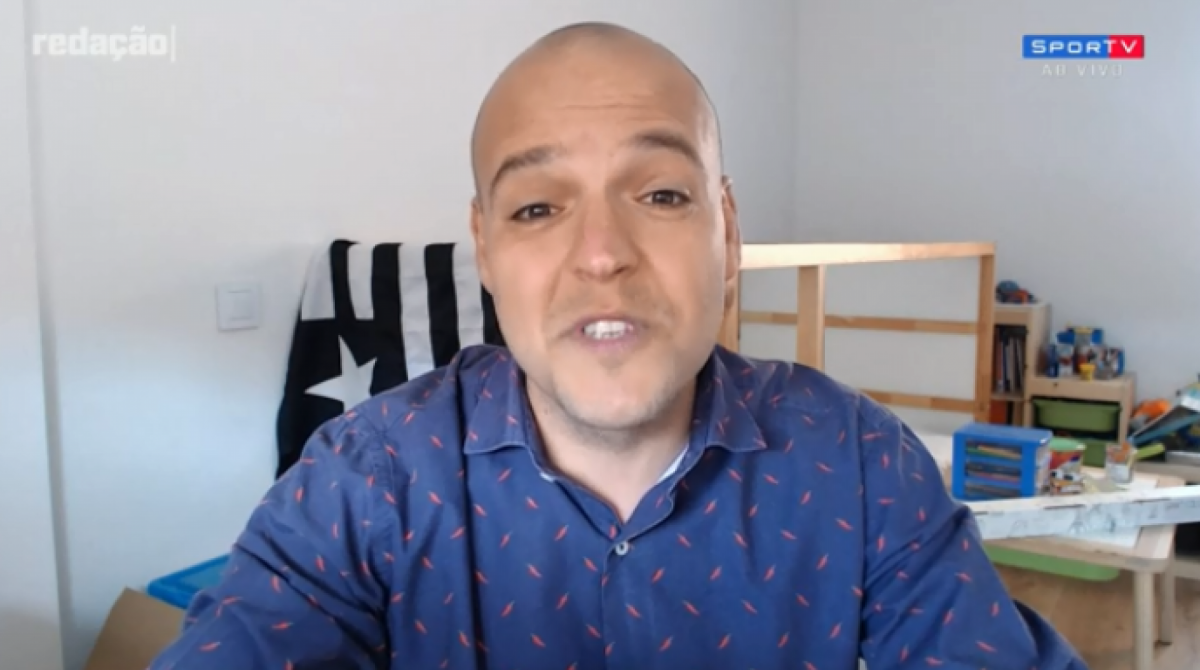 Bandeira do Botafogo chamou a atenção na participação de Fernando Kallás - Reprodução