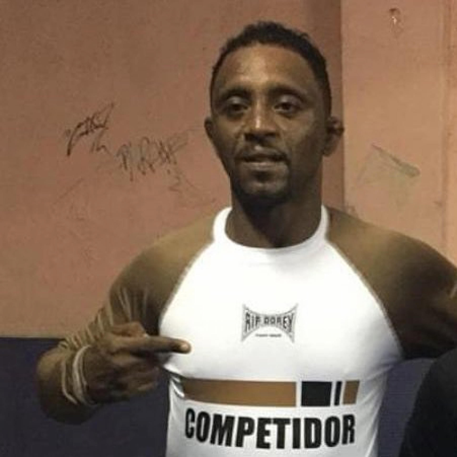 Professor de jiu-jitsu &eacute; morto por bala perdida no Complexo do Alem&atilde;o