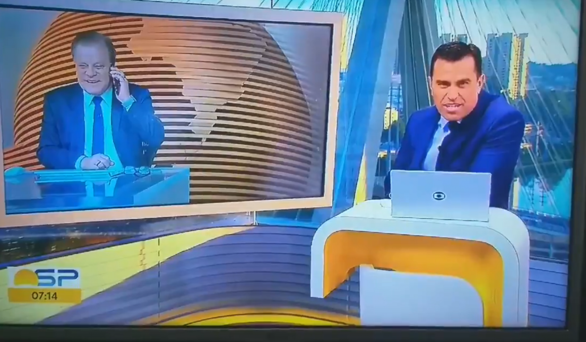 Chico Pinheiro e Rodrigo Bocardi conversam ao vivo pelo telefone - Reprodução/Twitter