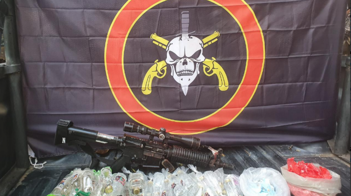 Armamento de guerra é apreendido pelo Bope na Cidade de Deus - Divulgação/PMERJ