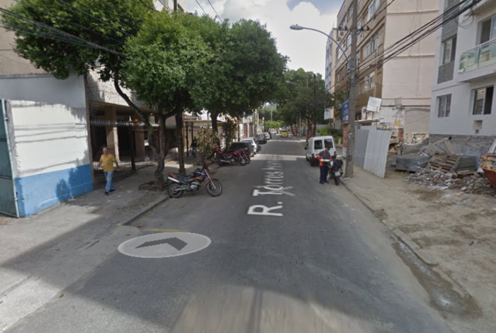 Policiais militares foram surpreendidos na Rua Torres Homem, prÃ³ximo Ã  comunidade dos Macacos, em Vila Isabel