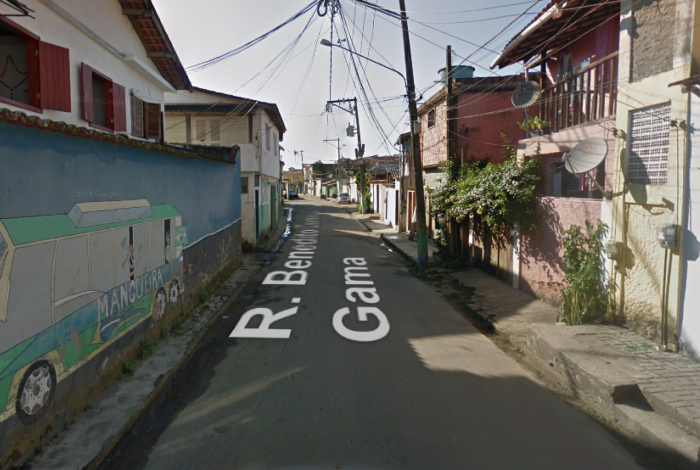 Motociclista e garupa passaram atirando na Rua Benedito Domingos Gama 