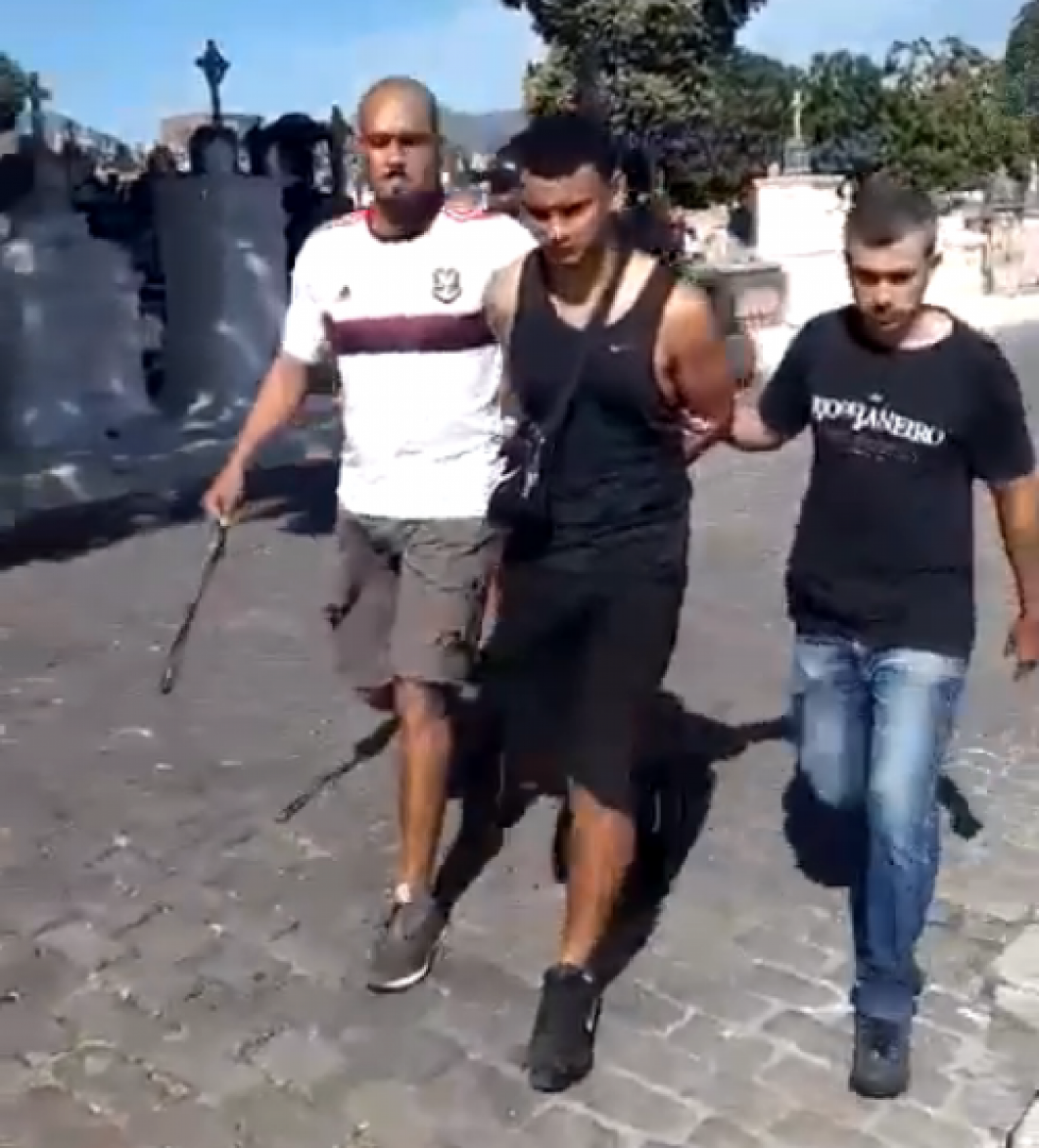 Suspeito foi localizado em velório de traficante