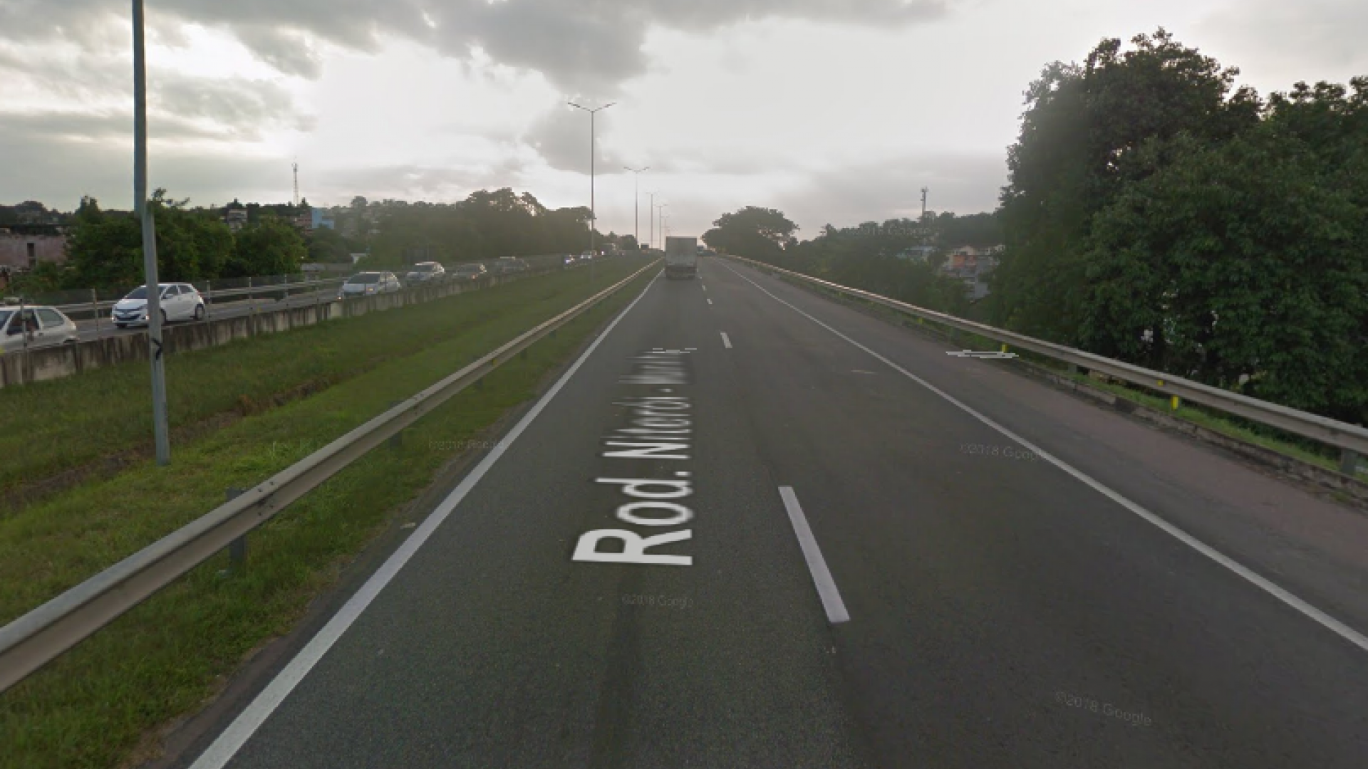 BR-101 (Rio-Santos) precisou ser fechada por tiroteio entre policiais e bandidos