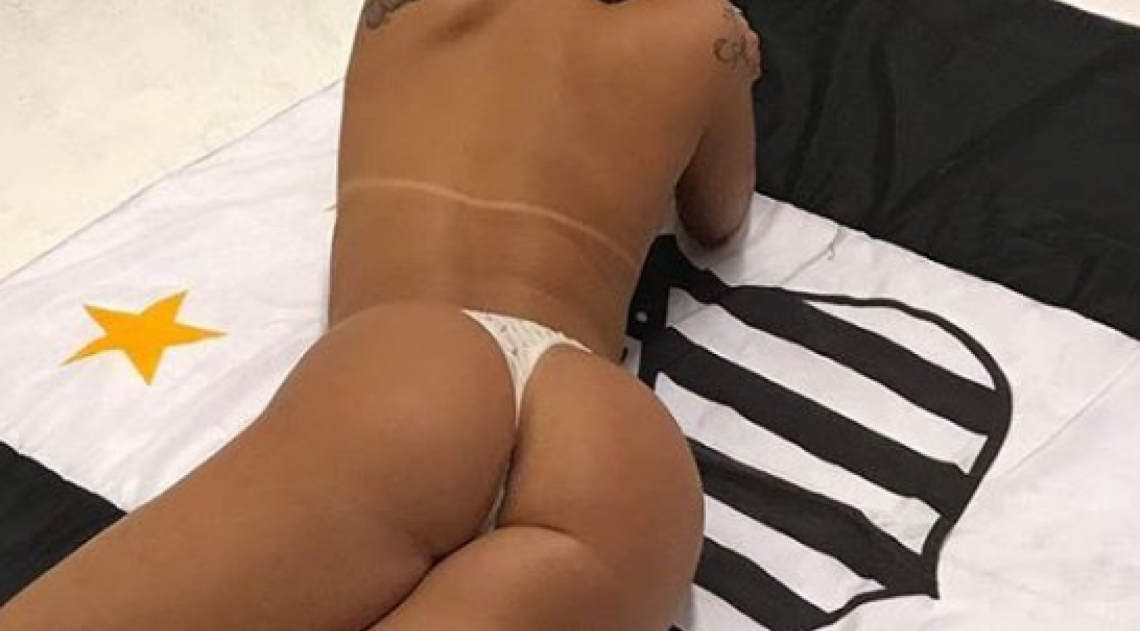 Larissa Franco é musa do Santos