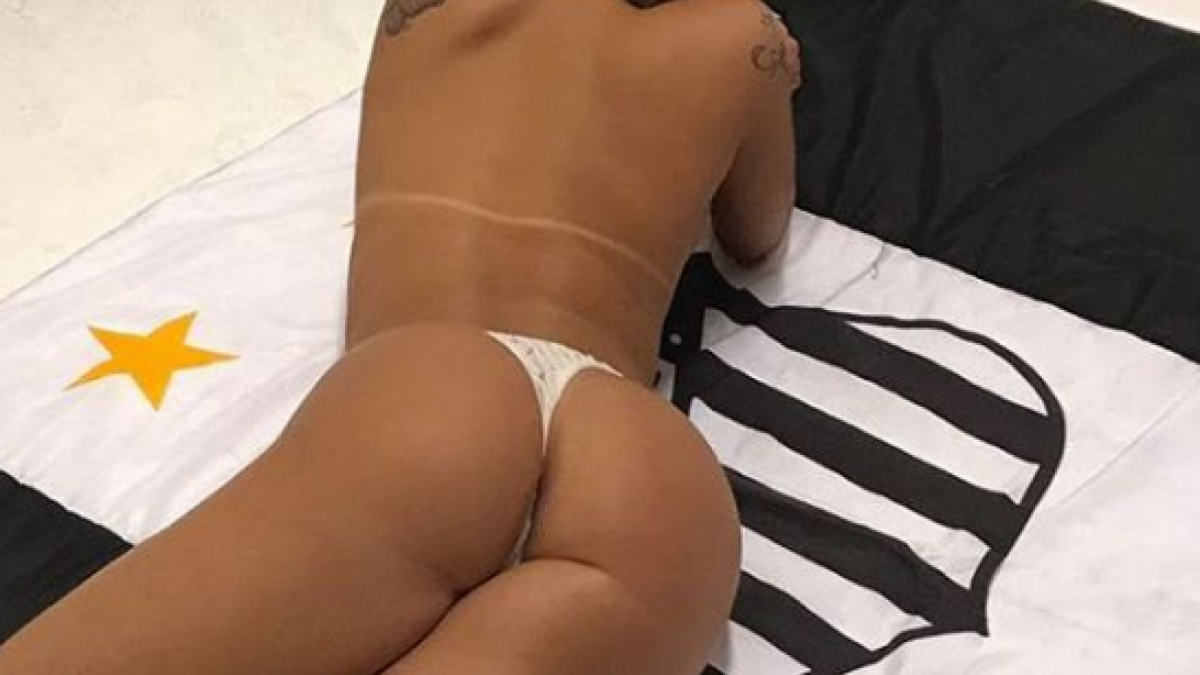 Larissa Franco é musa do Santos