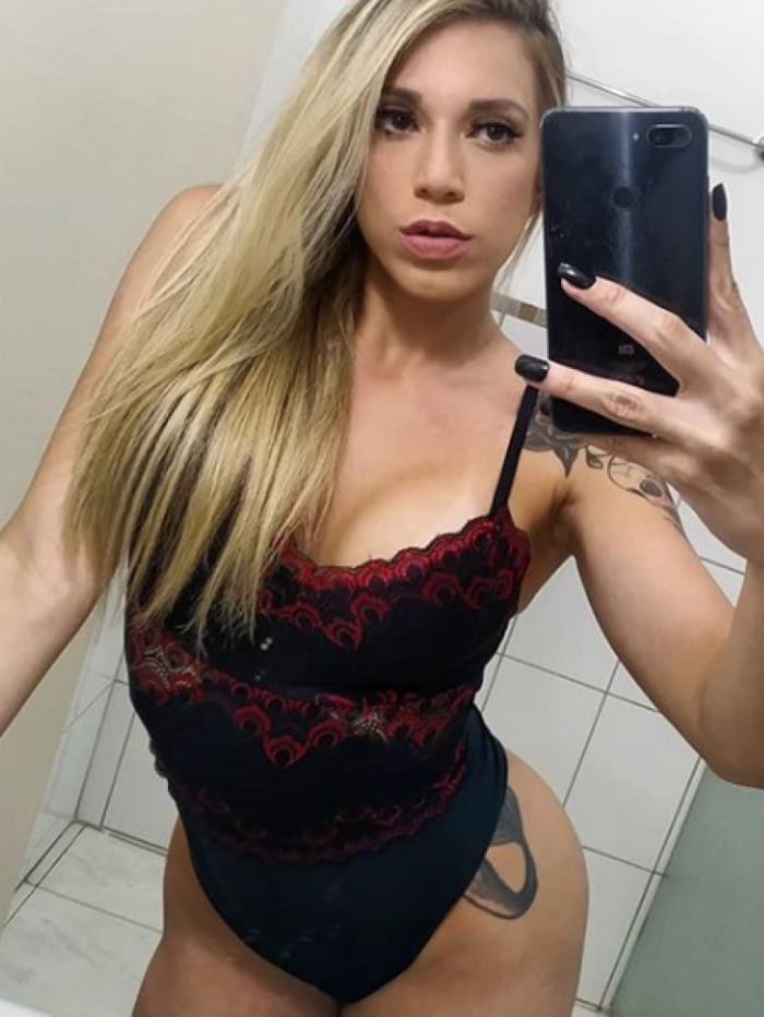 Larissa Franco é musa do Santos