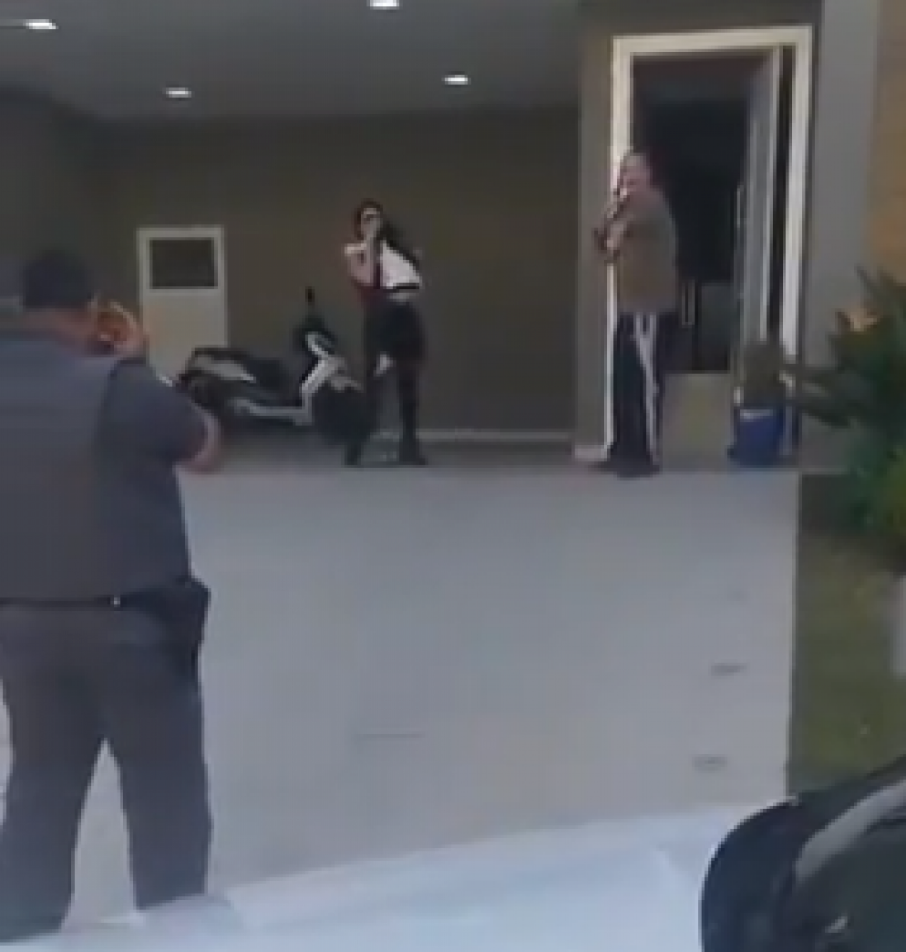 Morador de Alphaville xinga e ameaça policiais - Reprodução / Redes Sociais