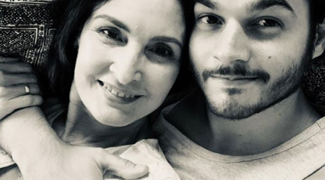 F&aacute;tima Bernardes posta foto agarradinha com namorado