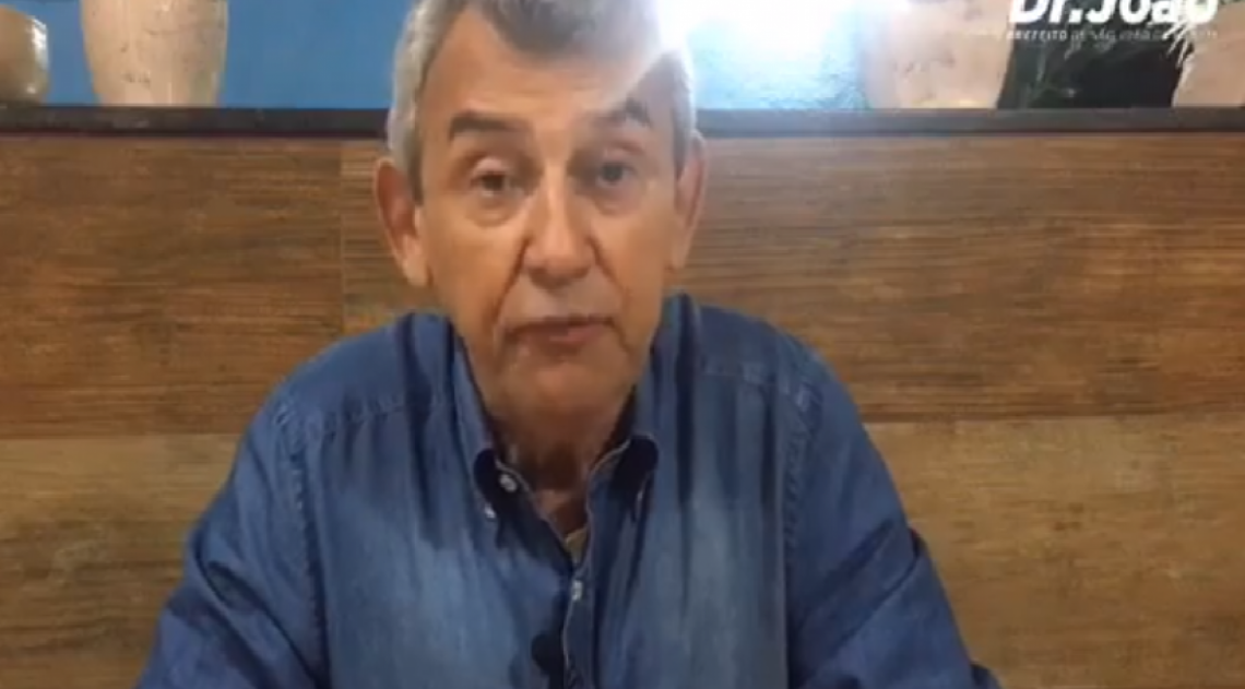 Prefeito anunciou reabertura de parte do comércio e serviços