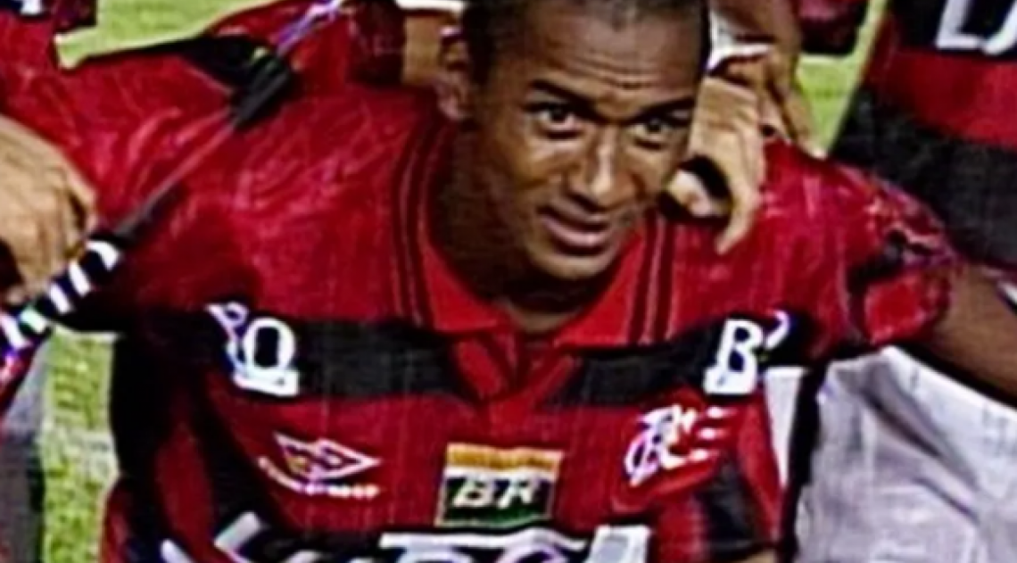 Revelado pelo Goiás, Lúcio Bala foi uma das grandes promessas do futebol brasileiro em meados dos anos 90. No entanto, sua passagem pelo Flamengo não deixou saudades
