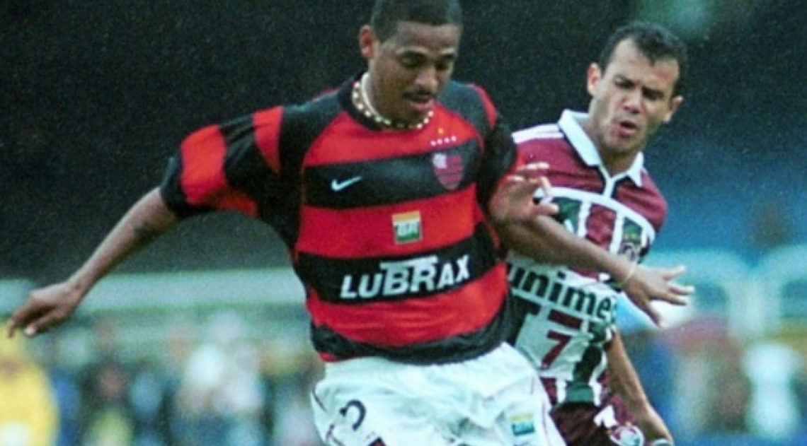 Vampeta chegou ao Fla no come&ccedil;o dos anos 2000. O volante n&atilde;o foi bem e ficou mais famoso pela frase "eles fingem que me pagam e eu finjo que jogo" 