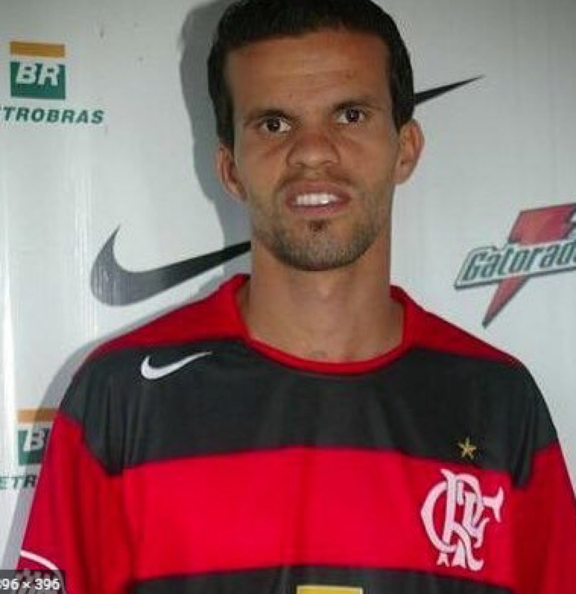 Destaque do Ipatinga na Copa do Brasil de 2006, Walter Minhoca chegou com a missão de vestir a camisa 10 do Flamengo. No entanto, o jogador não conseguiu render o esperado