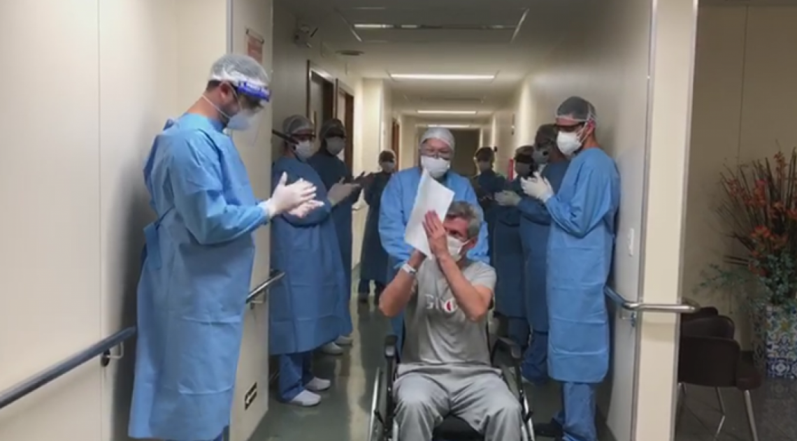 Publicitário é aplaudido após deixar UTI - Divulgação
