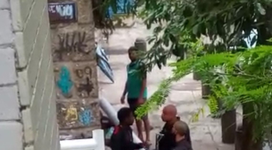 Homem é agredido por policiais militares na Zona Sul do Rio - Reprodução 