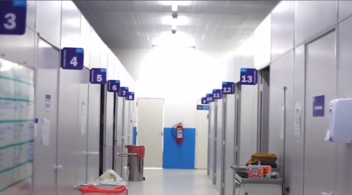 interior do hospital de campanha: improviso, falta de equipamentos e quantidade de leitos menor do que o divulgado, diz Zoia