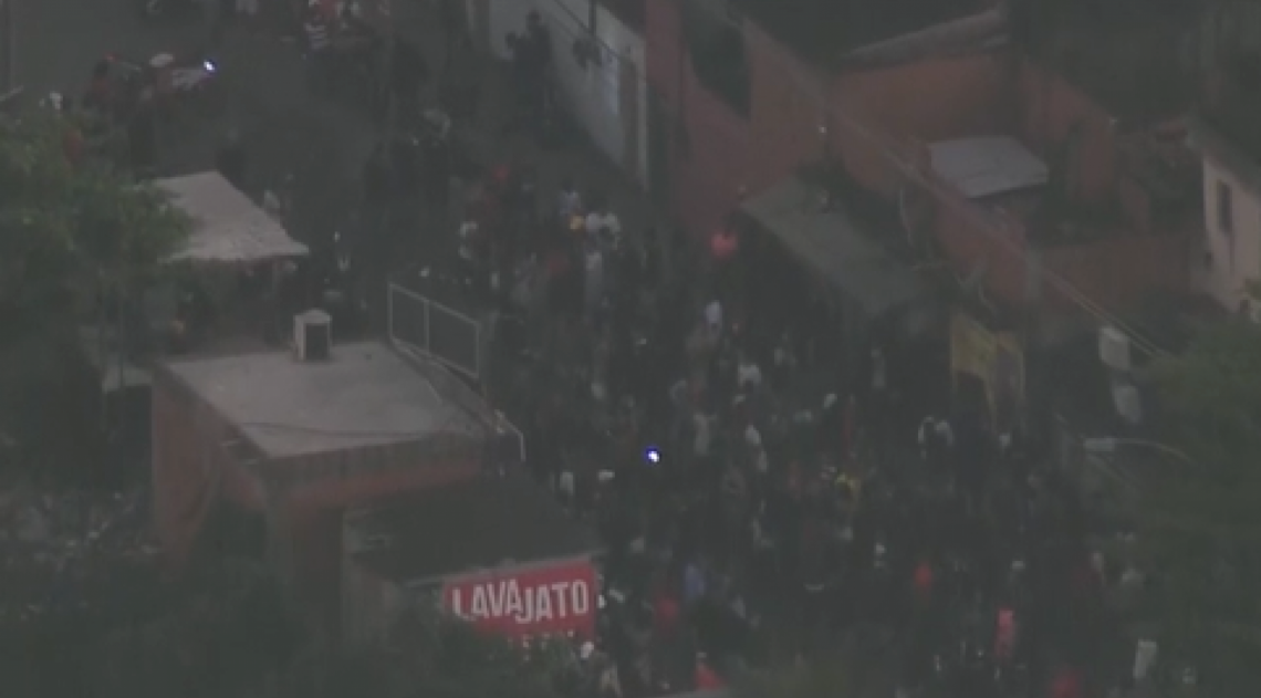 Imagens mostram baile funk na Cidade de Deus