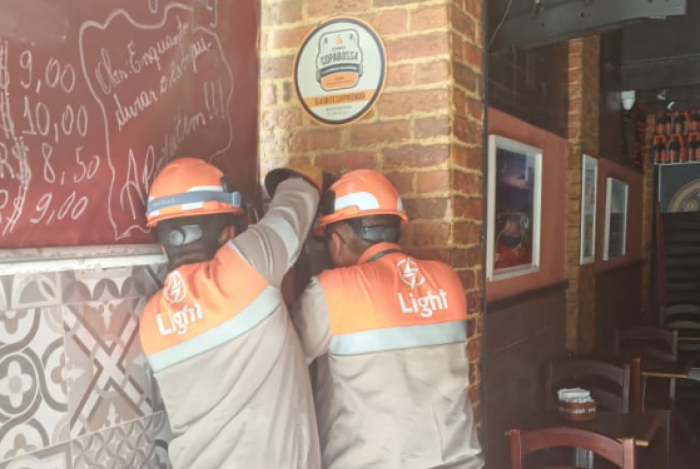 Light vai interromper fornecimento de energia em bairros de Duque de Caxias