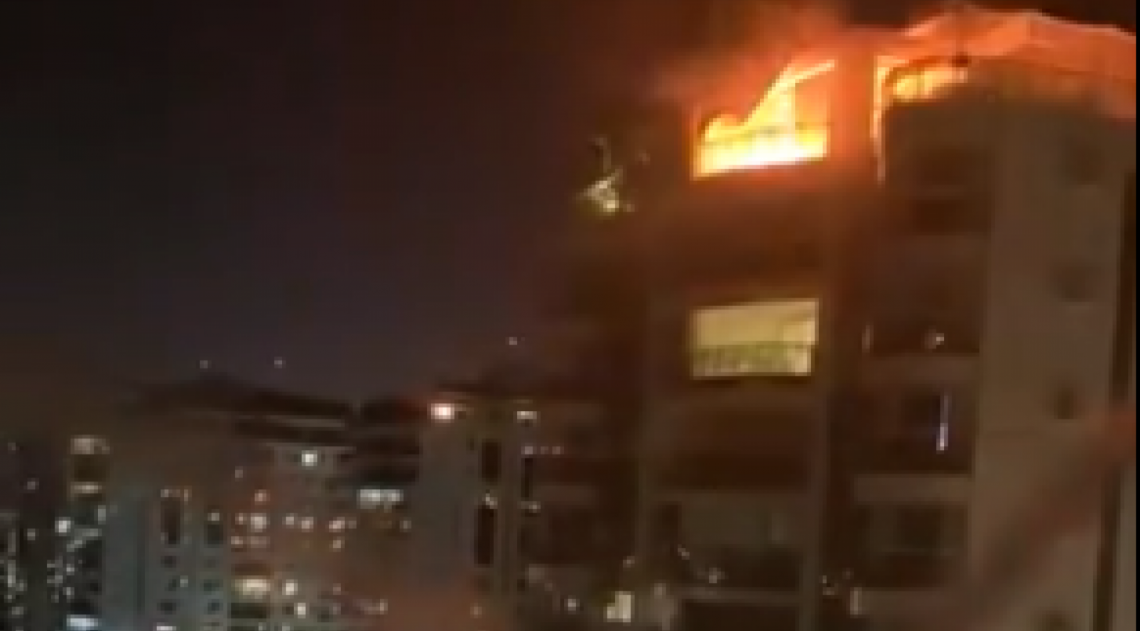 Incêndio atinge cobertura do Condomínio Península  - Reprodução Instagram 