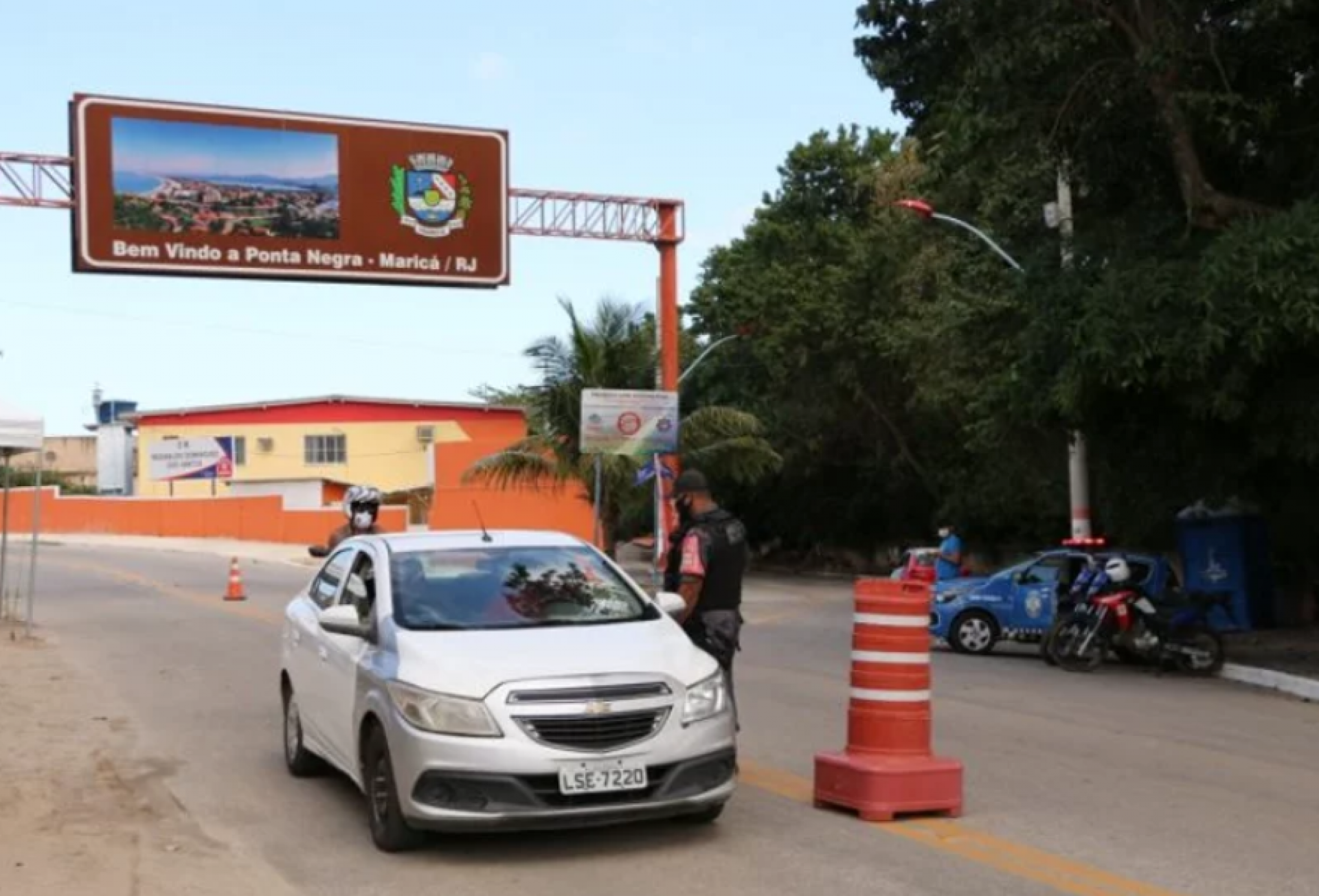 Barreira sanit&aacute;ria impede a entrada de turistas em Maric&aacute;