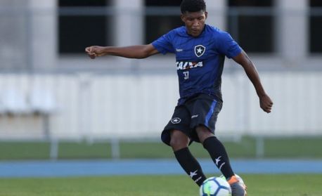 Botafogo economiza R$ 200 mil mensais após saídas de jogadores