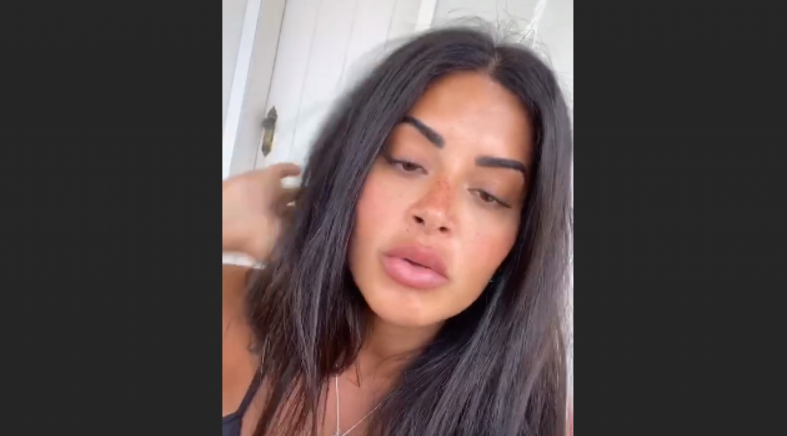 Aline Riscado aparece sem maquiagem nas redes sociais