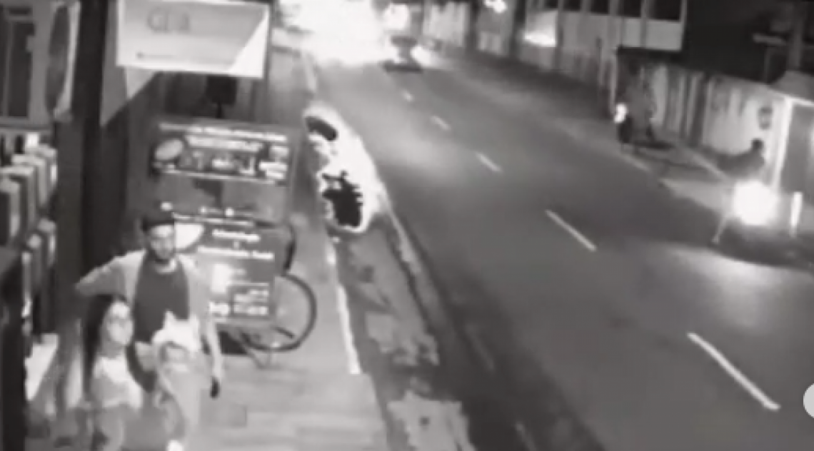 Tiroteio deixa feridos em estúdio de tatuagem em Duque de Caxias - Reprodução vídeo