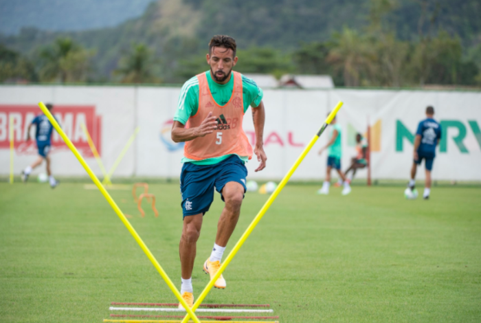 Isla rasga elogios a estrutura do Flamengo: Muito parecida com a da Europa