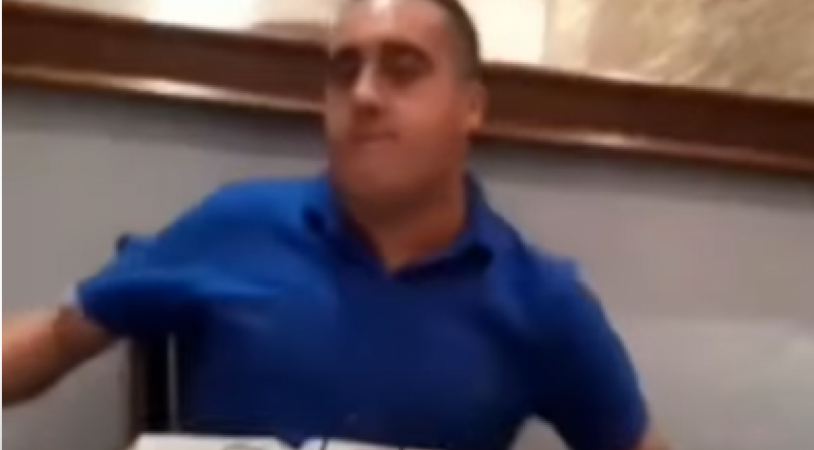 Sem saber que estava ao vivo, pastor agride e xinga mulher em live - Reprodução