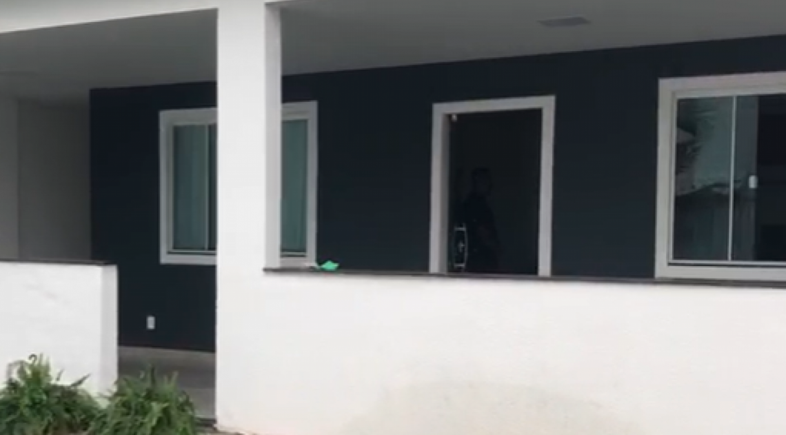 'Léo Problema' foi encontrado em uma casa luxuosa em Magé, na Baixada Fluminense