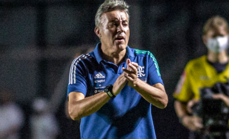 Ex-técnico do Flamengo, Domènec Torrent é demitido de clube europeu após cinco meses